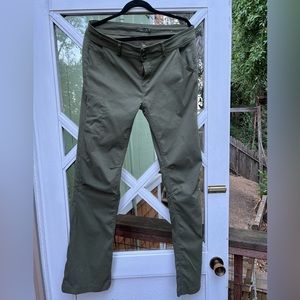 Prana Halle I - Straight with slight flair 14 Tall (34”) VG Condition